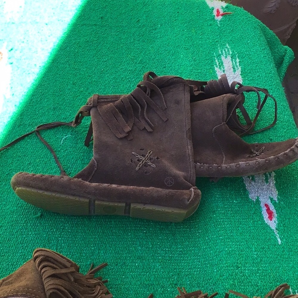 Suede fringe moccasin boots